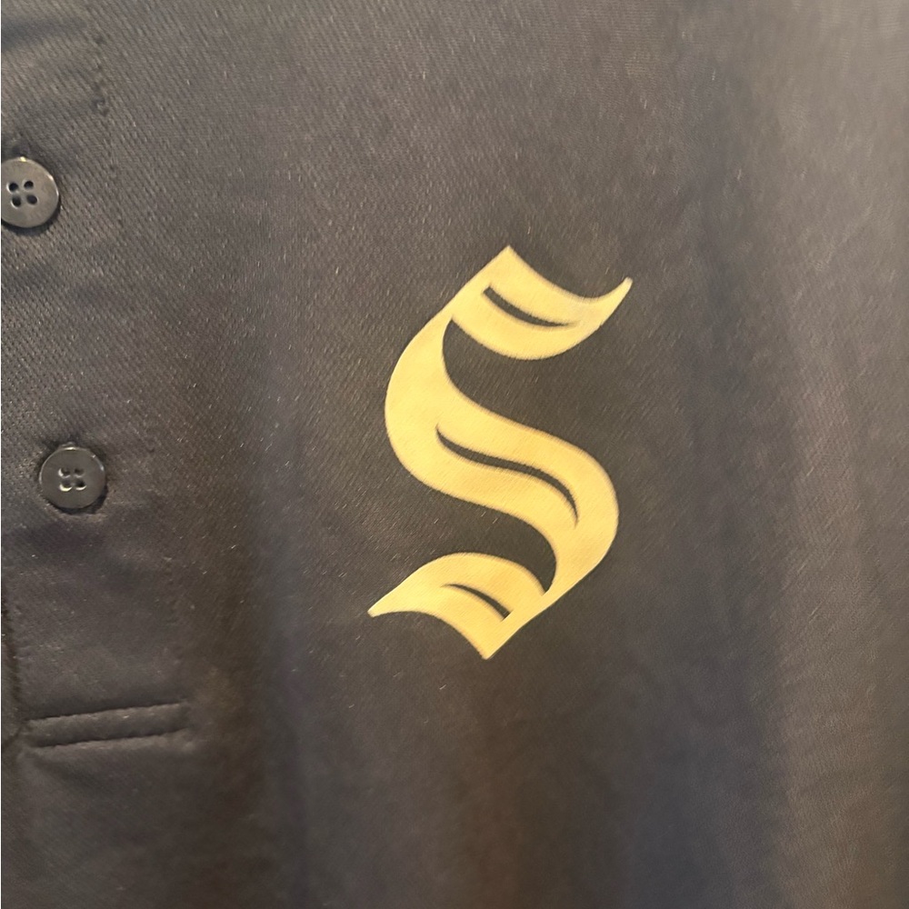 NWOT Seagrams Gin Black Polo Shirt with Gold